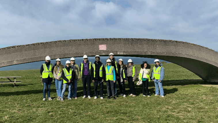 photo d'illustration d'une actualité : les étudiants visitent une centrale nucléaire